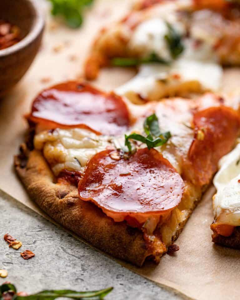 Pepperoni Flatbread Pizza (Naan) - Bites With Bri