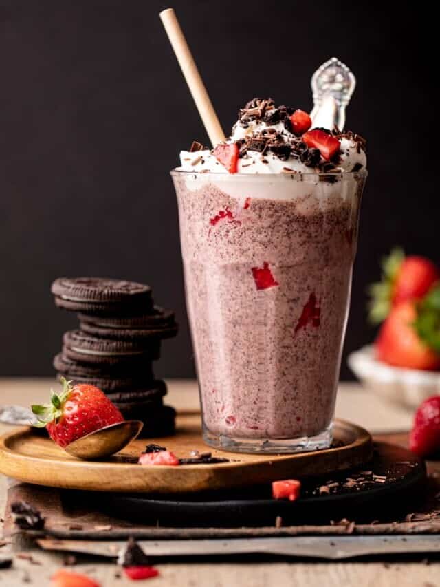 Easiest Strawberry Oreo Milkshake
