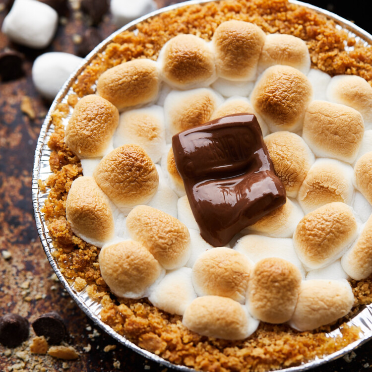 Mini S’mores Pies with Graham Cracker Crust Bites with Bri
