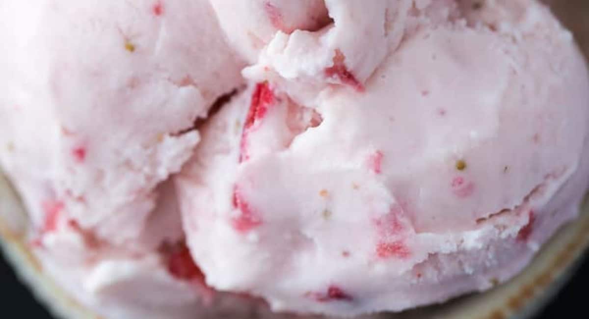 https://biteswithbri.com/wp-content/uploads/2022/03/strawberry-ice-cream-4-1_ccexpress.jpeg