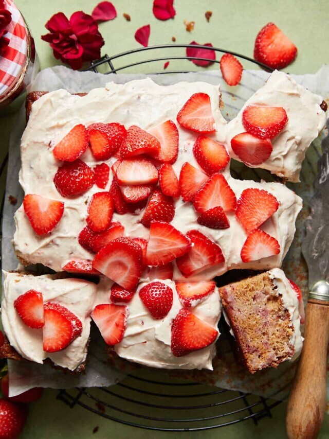 Easy Strawberry Snack Cake