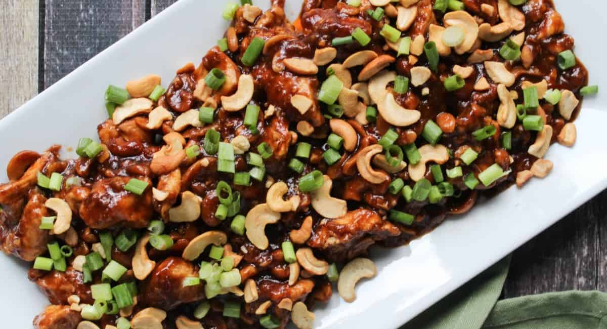 Overhead image of slow cooker cashew chicken.