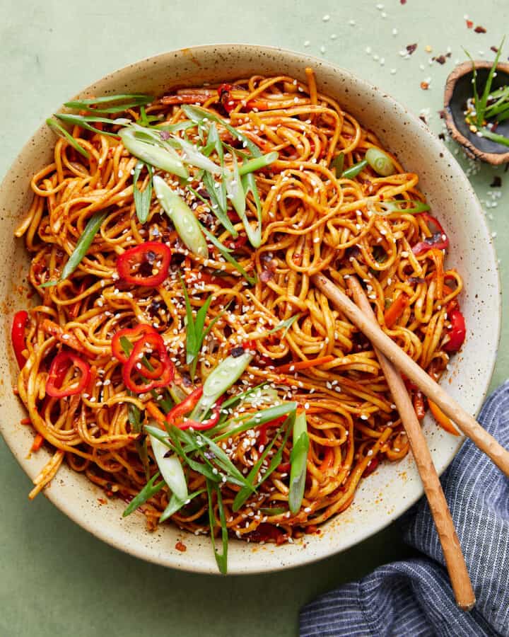 Easy Asian Chili Garlic Noodles (15Minute Recipe) Bites with Bri