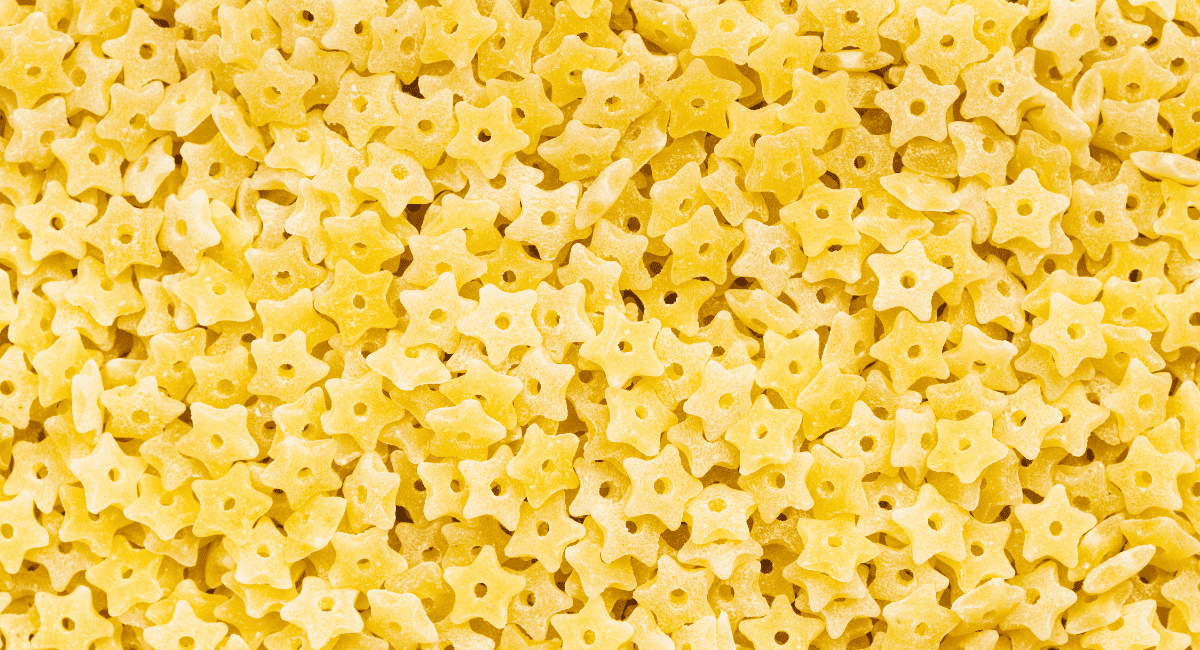 Up close image of pastina pasta.