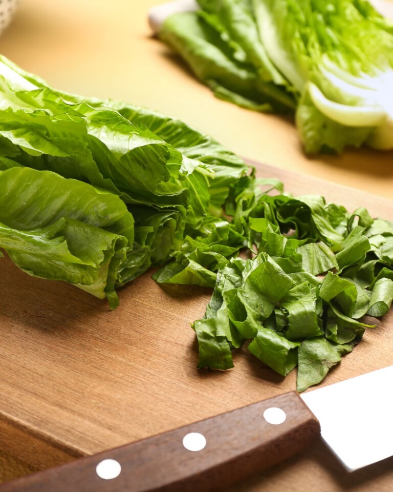 how-to-cut-romaine-lettuce-for-salad-caesar-etc-bites-with-bri