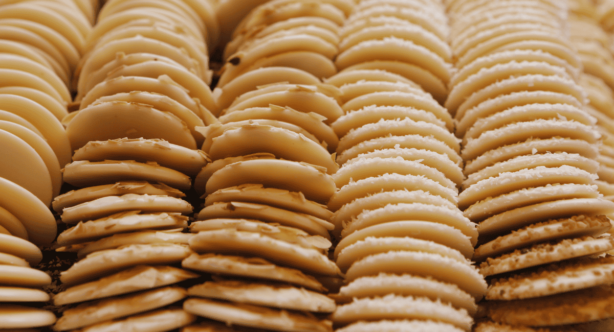 what crackers to serve with buffalo chicken dip