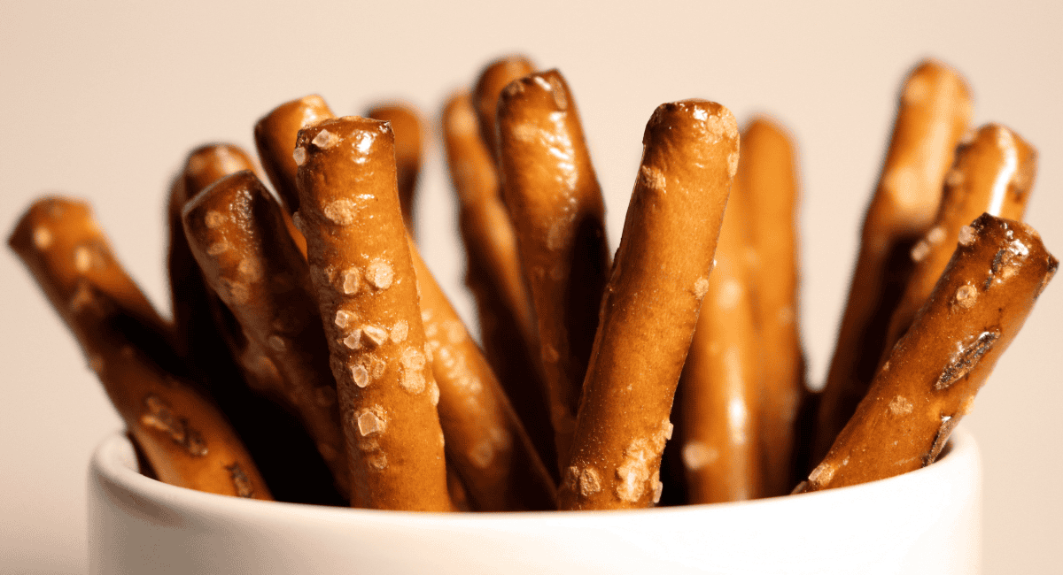 what crackers to serve with buffalo chicken dip